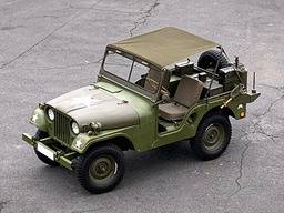 Jeep Willys M38A1 – Mini tropiko (plandeka bez tyłu i boków, tylko góra)